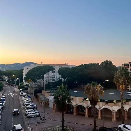 35m2 Sur Le Port D'hyeres - 3 Etoiles Apartment Hyeres